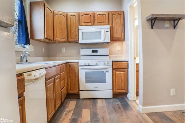 1025 N 9th St, Burlington, IA 52601