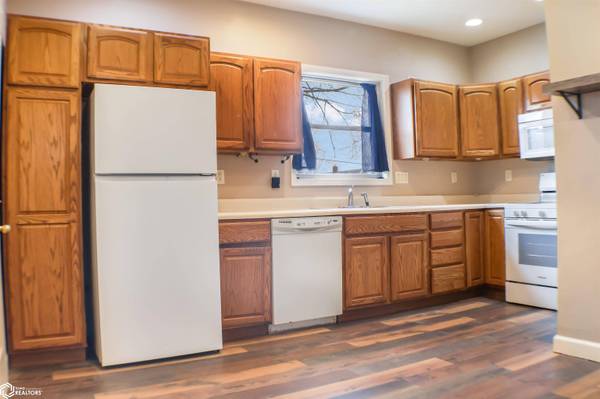 1025 N 9th St, Burlington, IA 52601