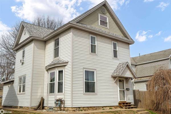 1025 N 9th St, Burlington, IA 52601