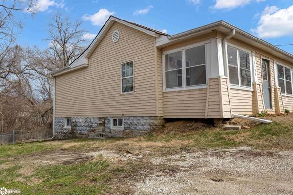 1106 Arch St, Burlington, IA 52601