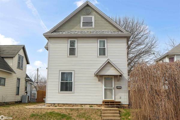 1025 N 9th St, Burlington, IA 52601