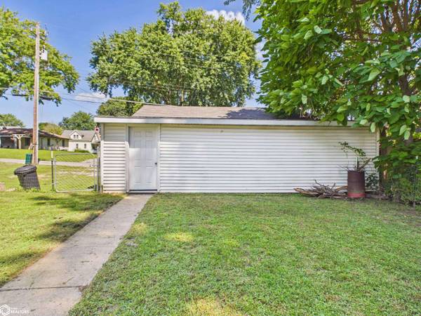 1514 Grove ST, Burlington, IA 52601