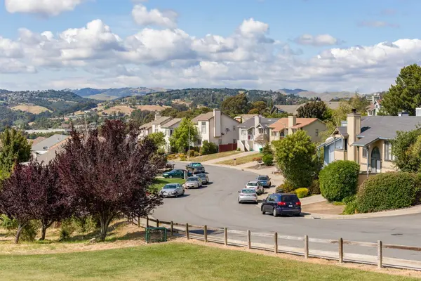 Can I sell my East Bay home and buy the next one without moving twice?,Alessandra Imanabadi