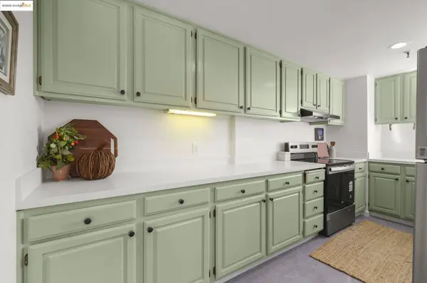 655 Chetwood St #402, Oakland, CA 94610