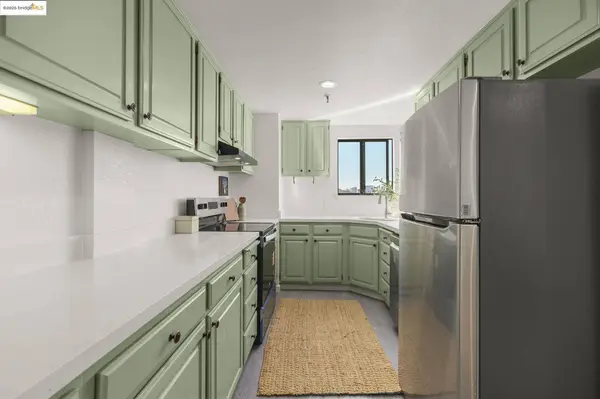 655 Chetwood St #402, Oakland, CA 94610