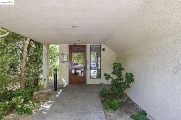 655 Chetwood St #402, Oakland, CA 94610