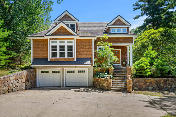 6 Beaver Pond Rd, Beverly, MA 01915-1203