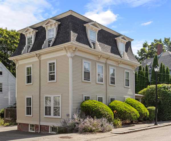 16 North St, Manchester, MA 01944-1334