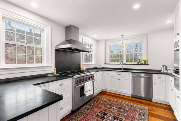 9 Windemere Park, Manchester, MA 01944