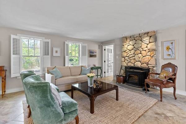 101 Wingaersheek Rd, Gloucester, MA 01930