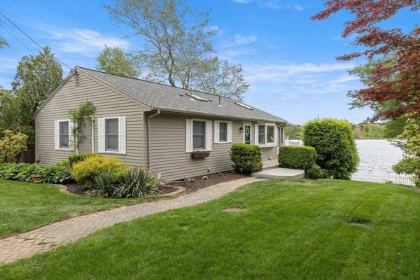 42 Lakeshore Drive, Essex, MA 01929