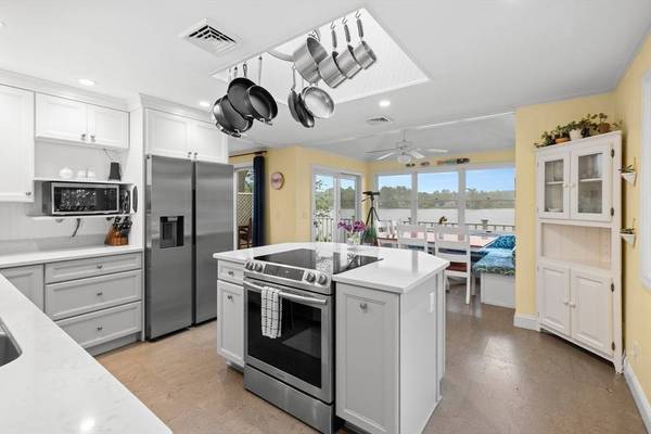 42 Lakeshore Drive, Essex, MA 01929