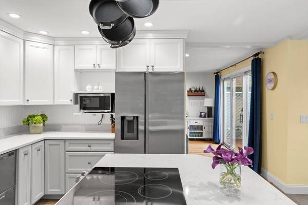 42 Lakeshore Drive, Essex, MA 01929