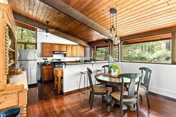 9 Turtleback Rd, Essex, MA 01929