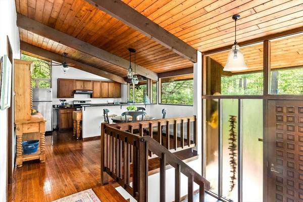 9 Turtleback Rd, Essex, MA 01929