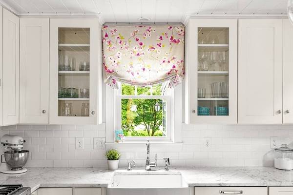 56 Postgate Rd, Hamilton, MA 01982