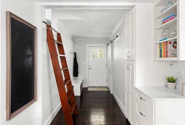 56 Postgate Rd, Hamilton, MA 01982