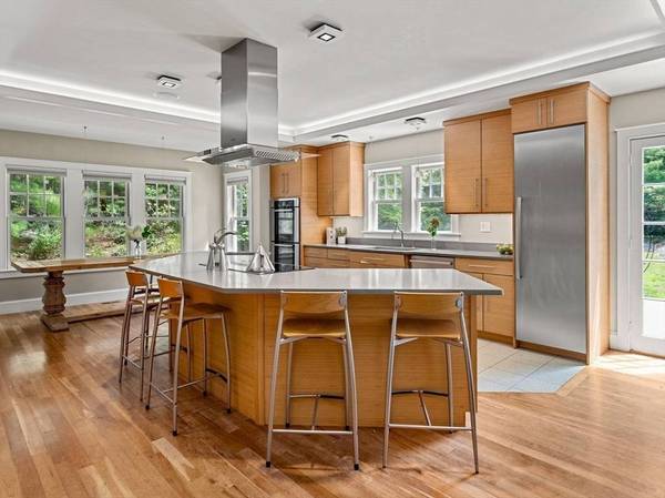 6 Beaver Pond Rd, Beverly, MA 01915