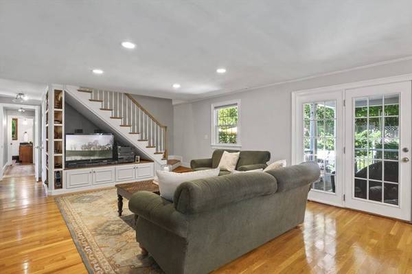 17 Topsfield Rd, Wenham, MA 01984