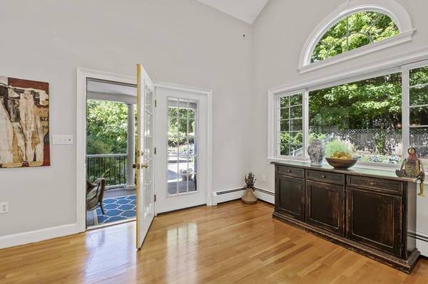 17 Topsfield Rd, Wenham, MA 01984