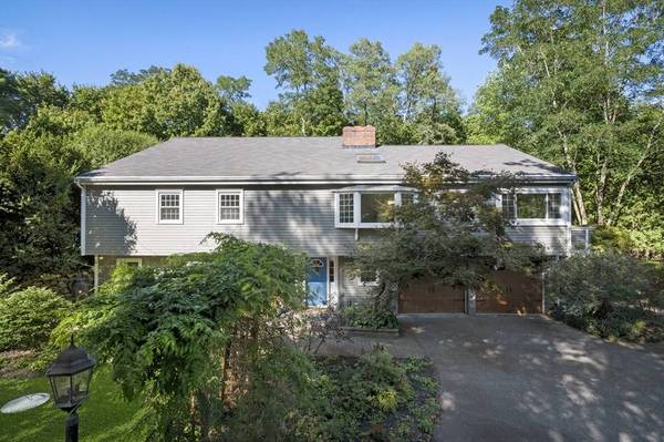 17 Topsfield Rd, Wenham, MA 01984