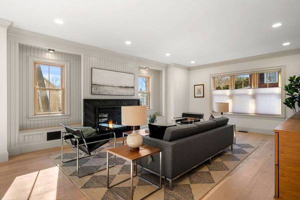 7 Flatley Ave, Manchester, MA 01944