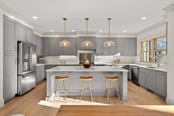 7 Flatley Ave, Manchester, MA 01944