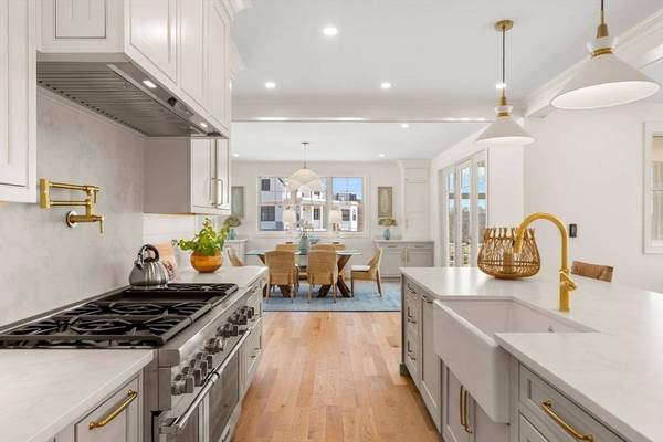 220 Atlantic St, Gloucester, MA 01930