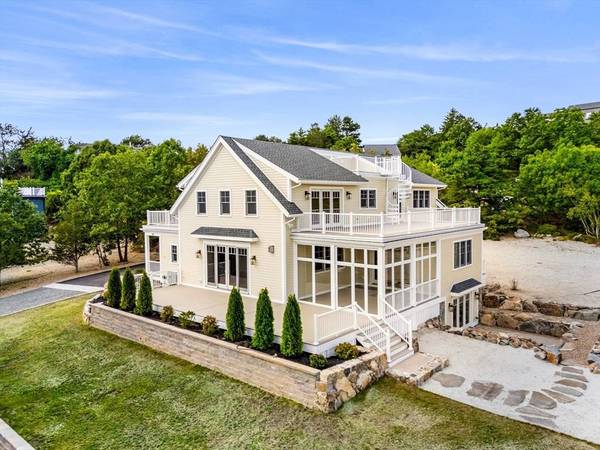 220 Atlantic St, Gloucester, MA 01930