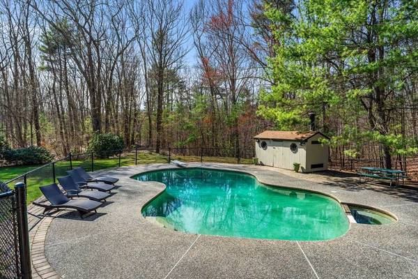 31 Upton Hills Ln, Middleton, MA 01949