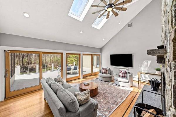 31 Upton Hills Ln, Middleton, MA 01949