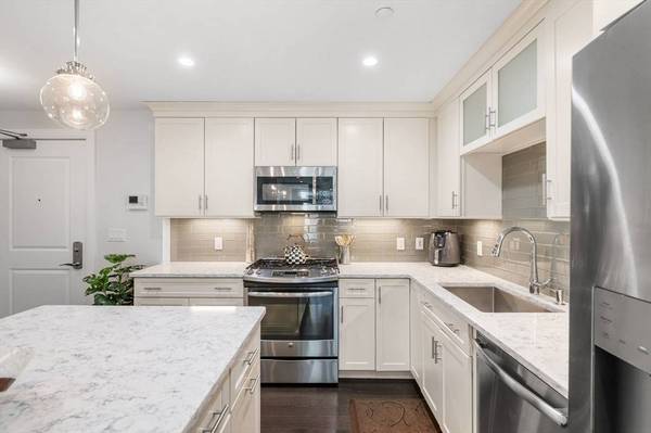 201 Elliott St #409, Beverly, MA 01915