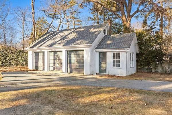 64 West St, Beverly, MA 01915