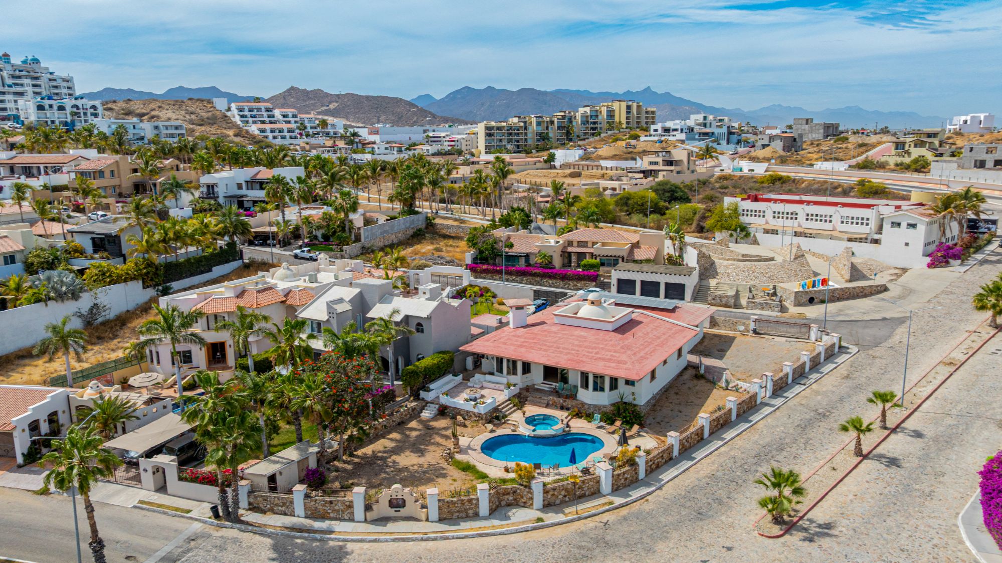 Mature streets and landscaping in Fonatur Golf & Paseo Finisterra, San José del Cabo