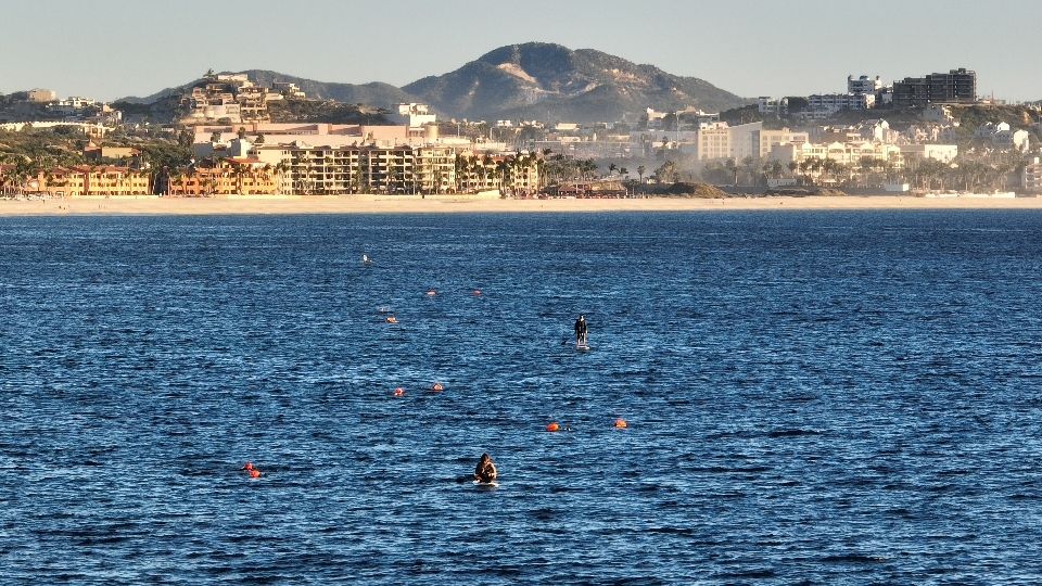 Wellness without formality: yoga, golf and beach life in Los Cabos