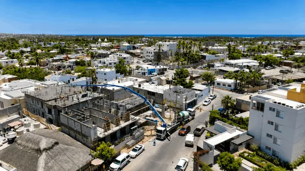 The Ultimate Guide to Building a Custom Home in Los Cabos & Baja Sur,William  Scott