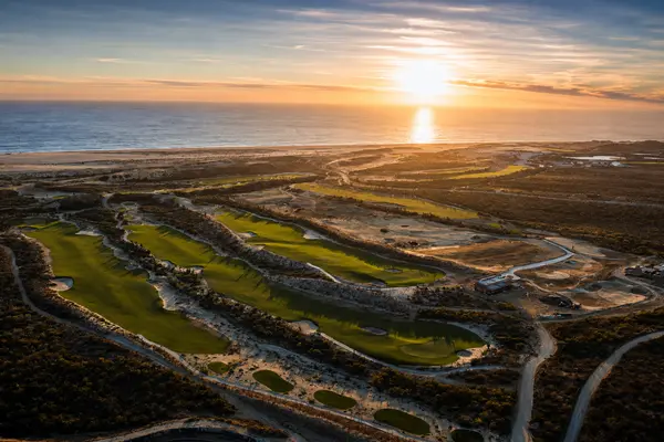 Oleada Los Cabos: Luxury That Begins Below the Surface,Denise González Boisson