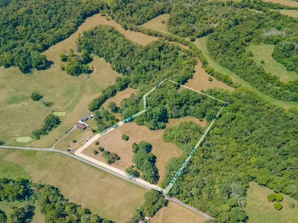 4283 Turkey Creek Rd, Williamsport, TN 38487