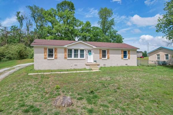2220 Cherry Dr, Pulaski, TN 38478