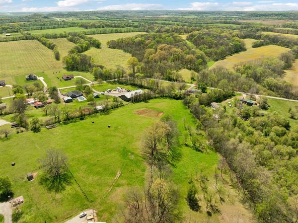 1129 McEwen Ln, Mount Pleasant, TN 38474