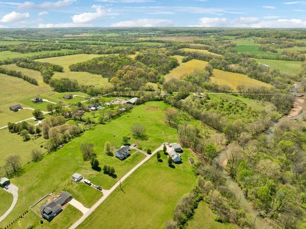 1129 McEwen Ln, Mount Pleasant, TN 38474