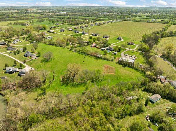 1129 McEwen Ln, Mount Pleasant, TN 38474