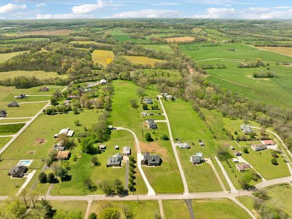 1129 McEwen Ln, Mount Pleasant, TN 38474