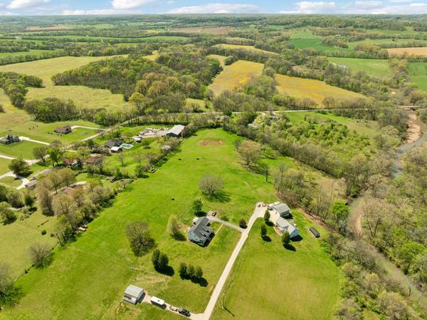 1129 McEwen Ln, Mount Pleasant, TN 38474