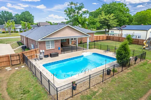 804 Redwood Cir, Columbia, TN 38401