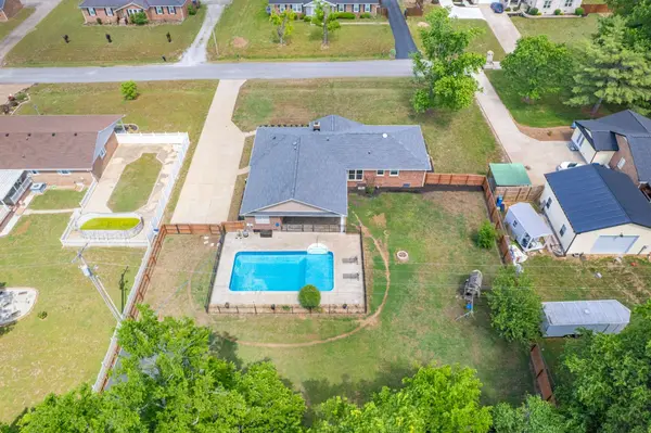 804 Redwood Cir, Columbia, TN 38401