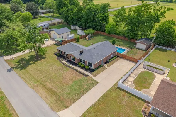 804 Redwood Cir, Columbia, TN 38401