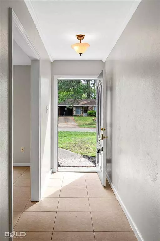 9008 Villanova Drive, Shreveport, LA 71118