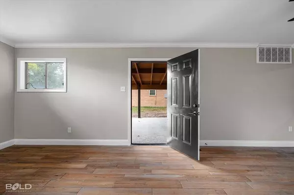 725 Meadowdale Place, Shreveport, LA 71108