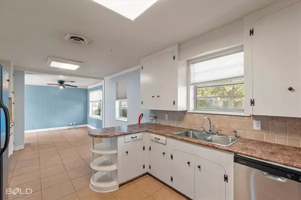 2704 E Cavett Drive, Shreveport, LA 71104